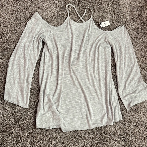 🆕 EXPRESS Gray Cold Shoulder Women's Top - Picture 1 of 3